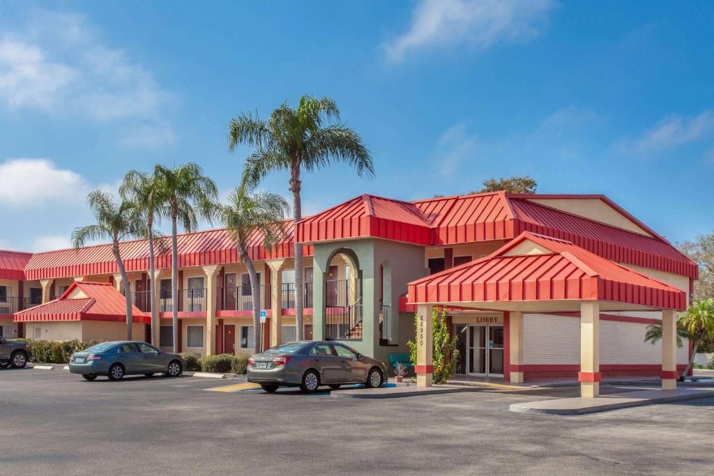 Super 8 by Wyndham Clearwater/US Hwy 19 N Main image 1